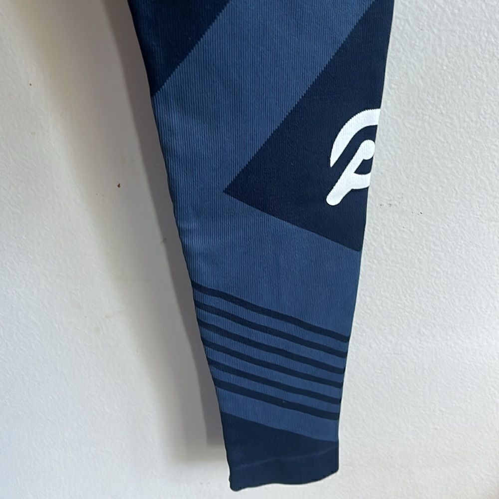 Excellent Like New Condition Women’s Peloton Seamless Logo Leggings Size Small — image 6 of 8